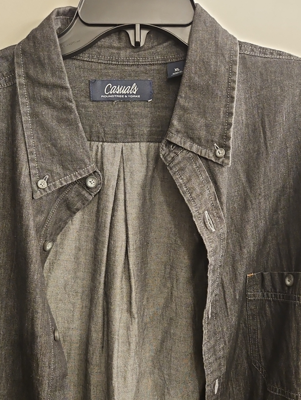 Casuals by Roundtree & Yorke Charcoal Button-Up Shirt